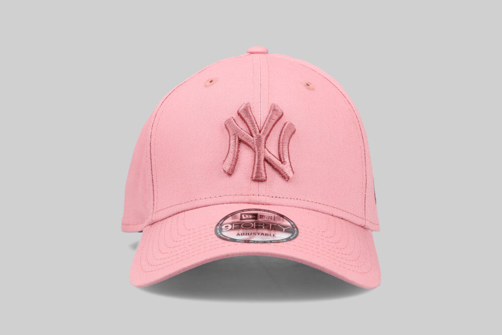 New Era New York Yankees MLB League Essentials 9Forty Strapback Cap