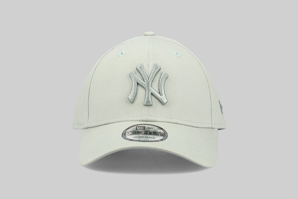 New Era New York Yankees MLB League Essentials 9Forty Strapback Cap