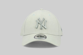 New Era New York Yankees MLB League Essentials 9Forty Strapback Cap