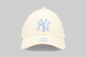 Women's New Era New York Yankees MLB  League Essentials 9Forty Strapback Cap