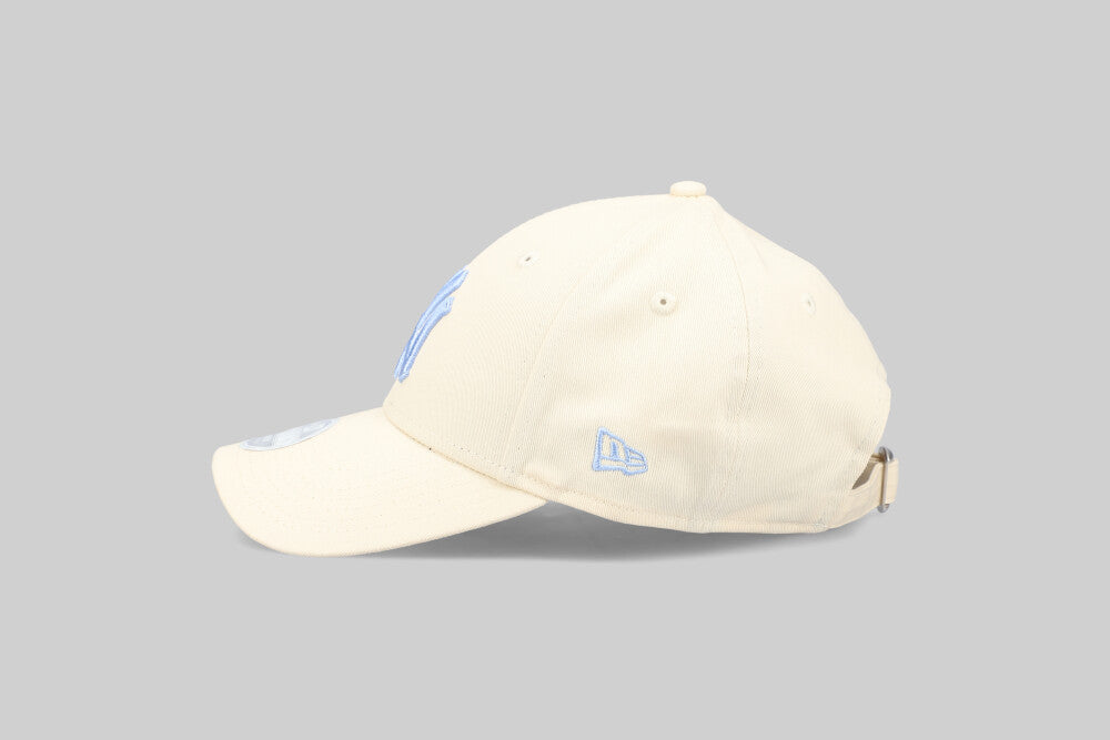 Women's New Era New York Yankees MLB  League Essentials 9Forty Strapback Cap
