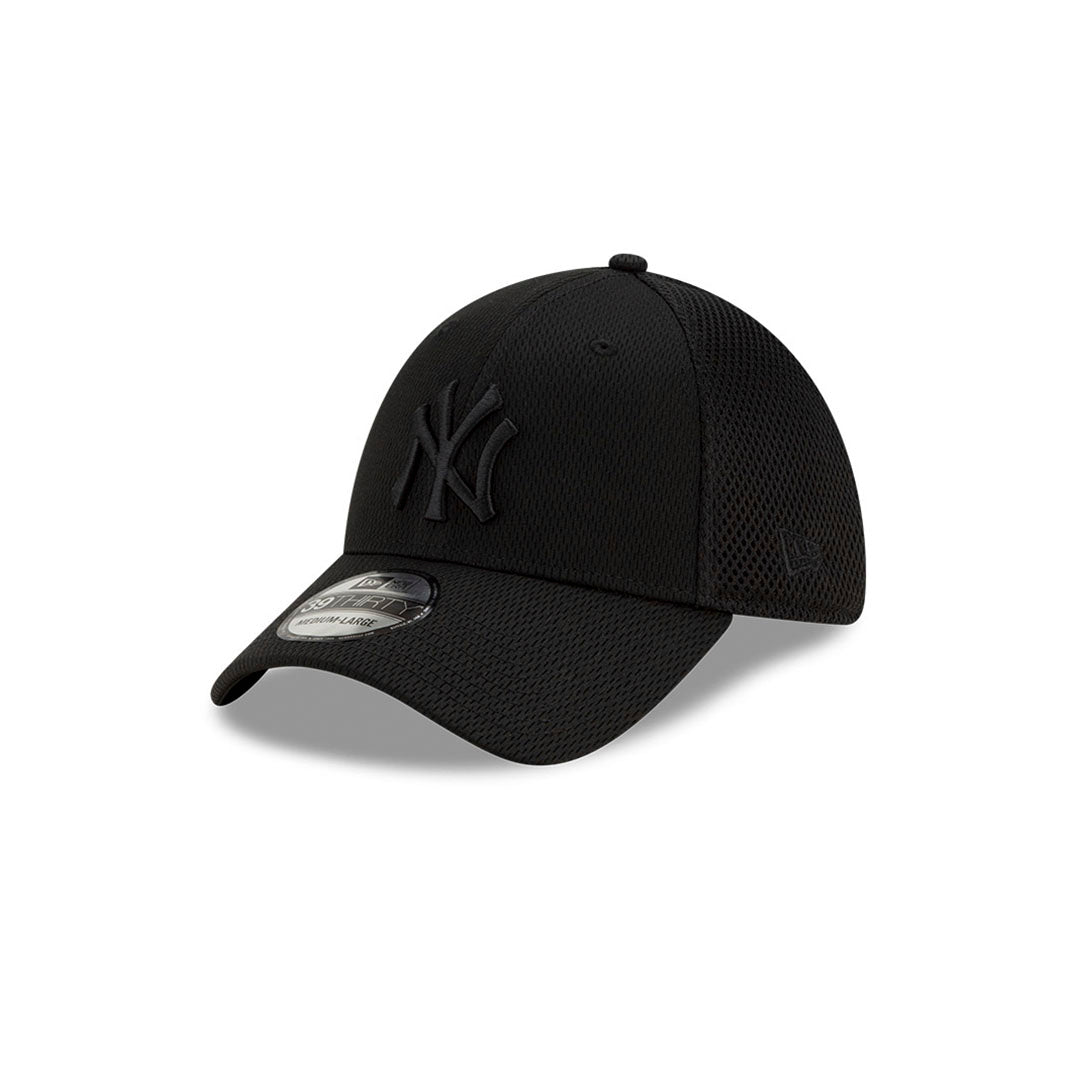 New Era Yankees Black on Black 39THIRTY