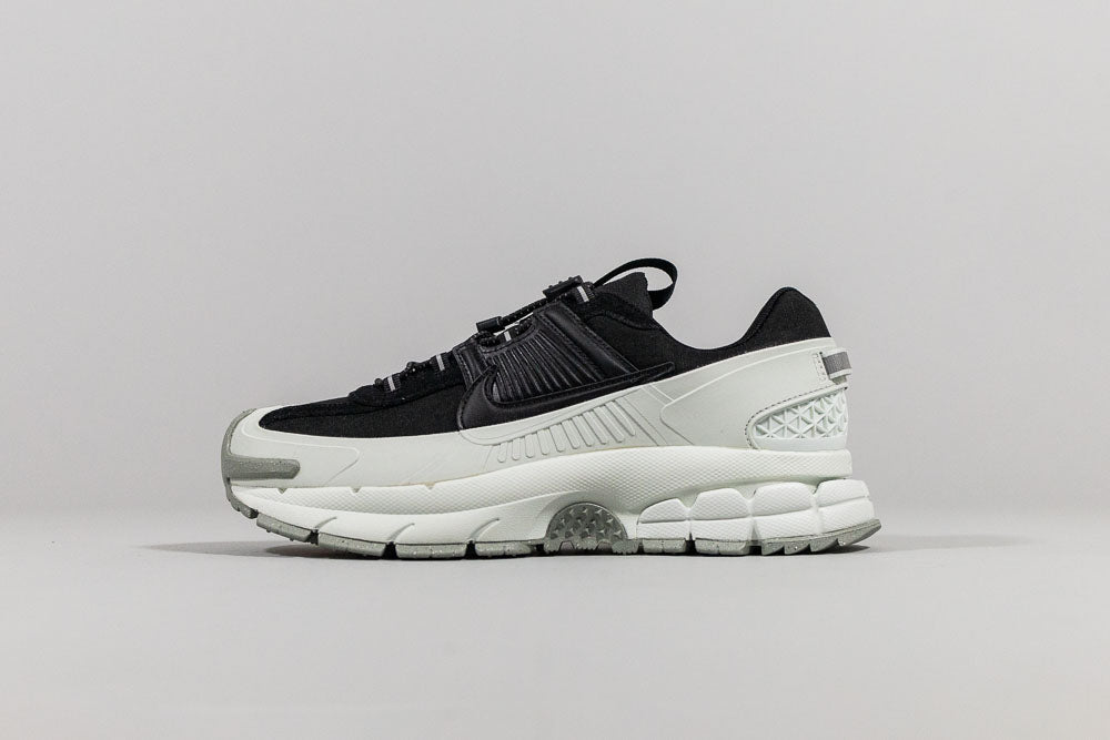 Nike Zoom Vomero Roam 'Black and Light Silver'