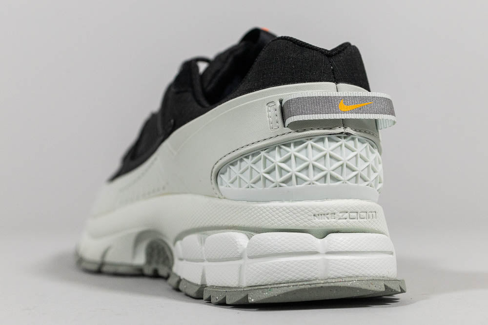 Nike Zoom Vomero Roam 'Black and Light Silver'